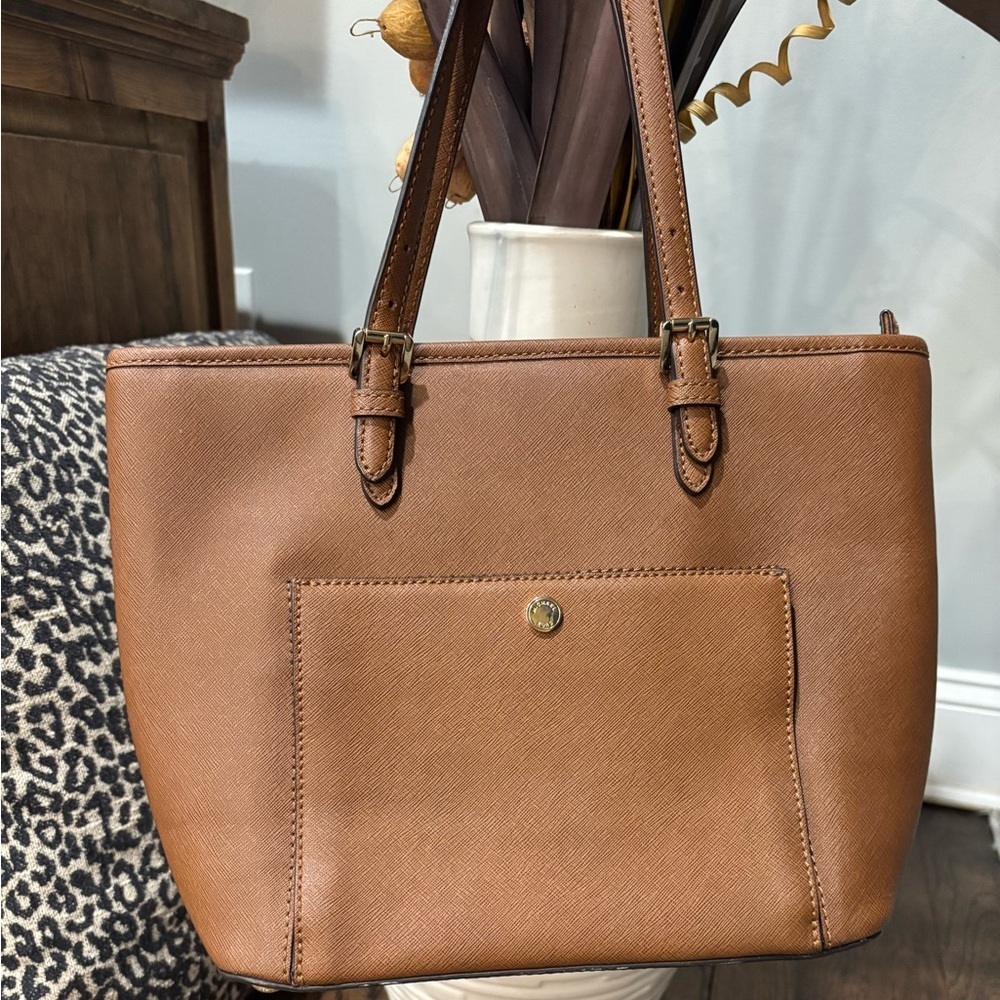 Authentic MICHAEL Michael Kors Jet Set Item
Medium Top Zip Snap Pocket Tote